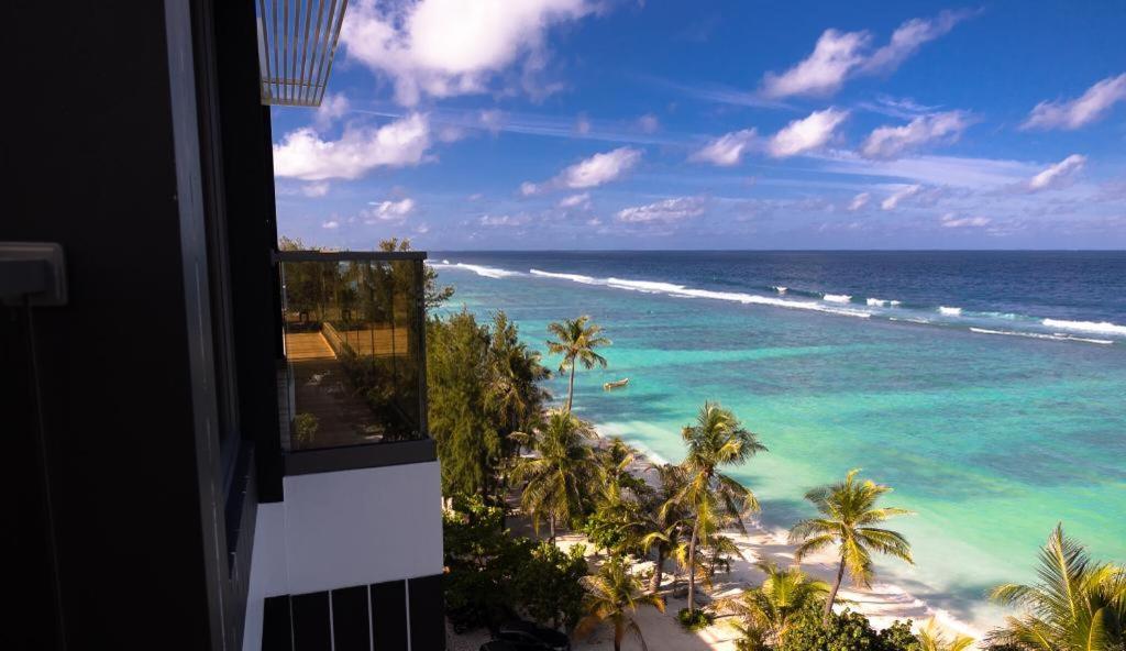 Beach Albatross Hotel & Residence Hulhumale Exterior foto